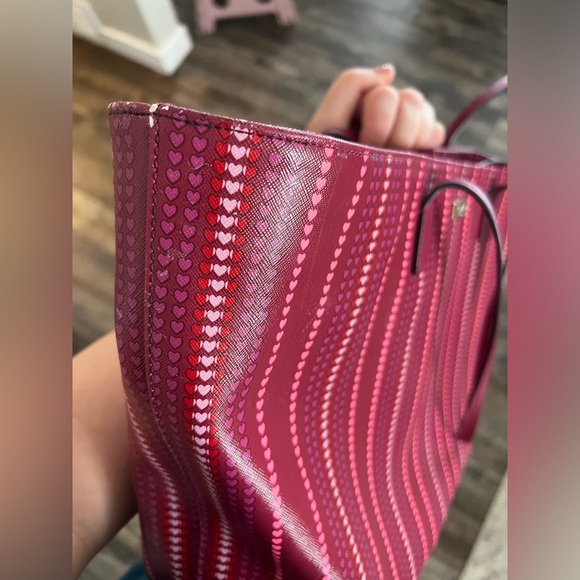 Kate Spade ECU Margareta Cranberry Heart X-large Tote - Picture 14 of 16